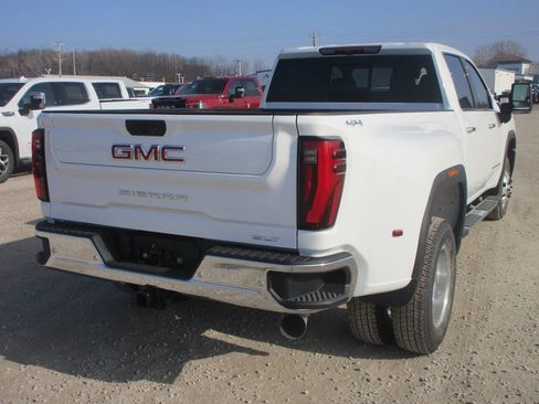 New 2026 GMC Sierra 3500 SLT w/ SLT Premium Package AWD/4WD image 3