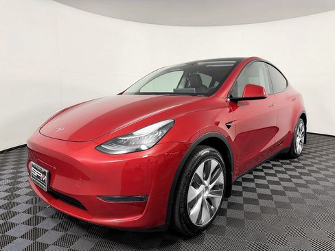 Used 2023 Tesla Model Y Long Range AWD/4WD image 2