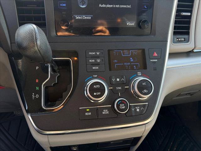 Used 2015 Toyota Sienna LE FWD image 11