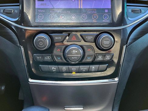 Used 2019 Jeep Grand Cherokee Laredo image 19