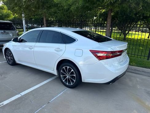 Used 2018 Toyota Avalon XLE FWD image 4