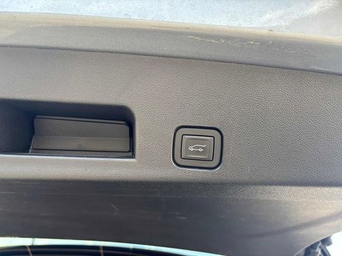 Used 2025 Buick Enclave Preferred AWD/4WD image 27