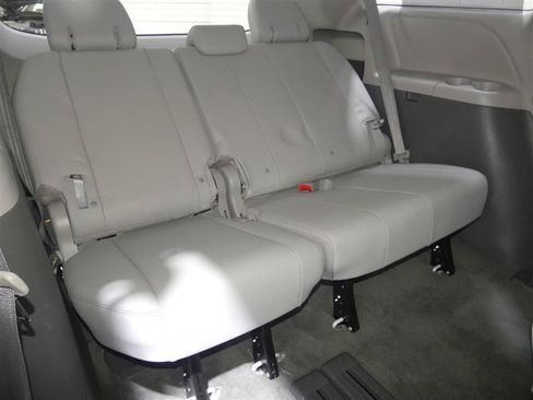 Used 2016 Toyota Sienna XLE w/ XLE Navigation Package FWD image 27