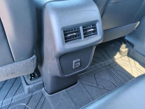 Used 2023 Chevrolet Equinox RS FWD image 32