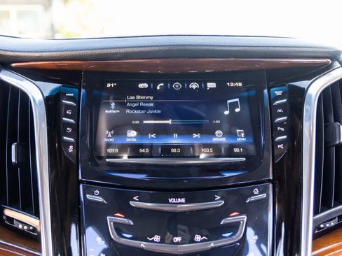 Used 2017 Cadillac Escalade Luxury image 25
