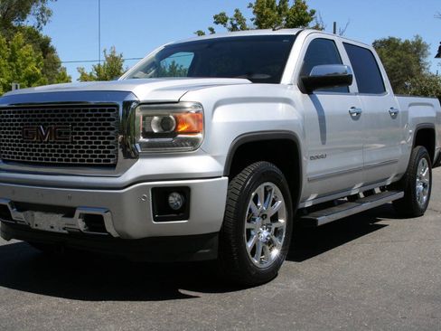 Used 2014 GMC Sierra 1500 Denali AWD/4WD image 9