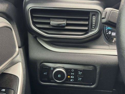 Used 2024 Ford Explorer XLT w/ Equipment Group 202A RWD image 23