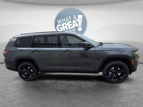 New 2025 Jeep Grand Cherokee L Altitude image 4