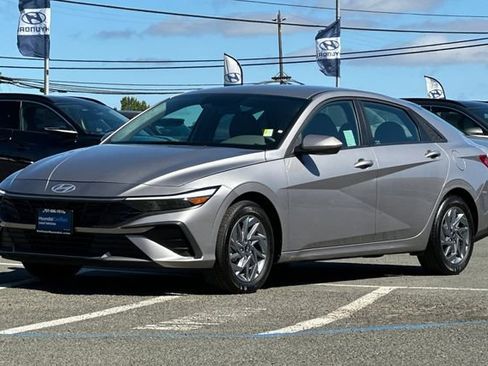 Certified 2025 Hyundai Elantra Hybrid FWD image 10
