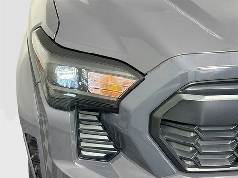 Used 2025 Toyota Tacoma TRD Sport image 3