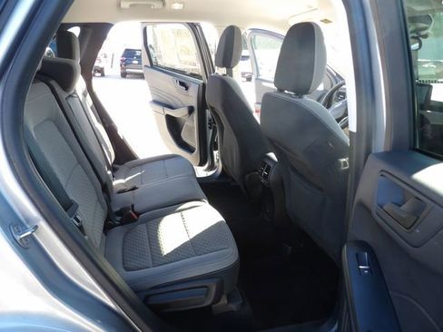 Certified 2022 Ford Escape SE w/ SE Sport Appearance Package image 33