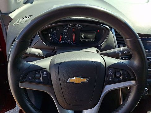 Used 2022 Chevrolet Trax LT w/ Driver Confidence Package image 19