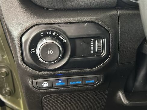 Used 2023 Jeep Wrangler Unlimited Sahara w/ Cold Weather Group AWD/4WD image 18