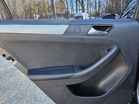 Used 2016 Volkswagen Jetta SE image 21