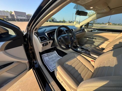 Used 2018 Ford Fusion SE w/ Fusion SE Technology Package FWD image 20