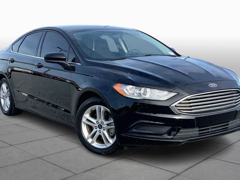 Used 2018 Ford Fusion SE w/ Fusion SE Technology Package image 3
