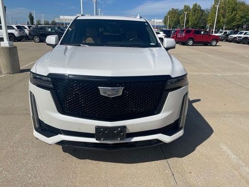Used 2021 Cadillac Escalade Sport w/ Driver Assist Tech Package AWD/4WD image 2