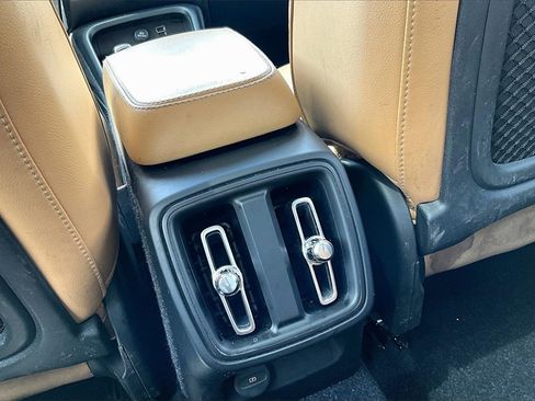 Used 2019 Volvo XC40 T5 Inscription image 32