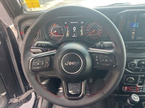 Used 2024 Jeep Wrangler Rubicon image 10