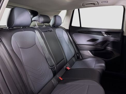 New 2025 Volkswagen Tiguan SE image 27