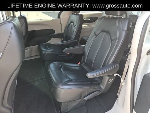 Used 2023 Chrysler Pacifica Touring-L FWD image 25