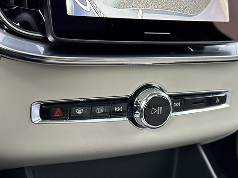 New 2026 Volvo XC90 B6 Ultra w/ Protection Package image 21