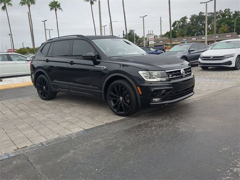 Certified 2020 Volkswagen Tiguan SE R-Line image 2