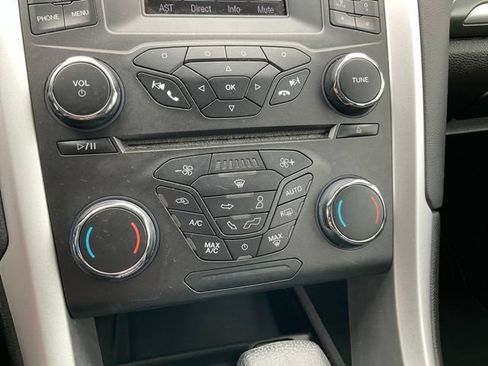 Used 2016 Ford Fusion SE FWD image 7