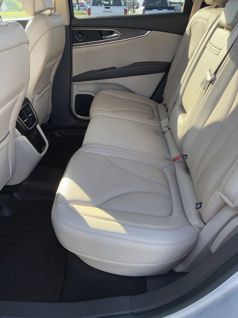Used 2019 Lincoln Nautilus Reserve FWD image 13