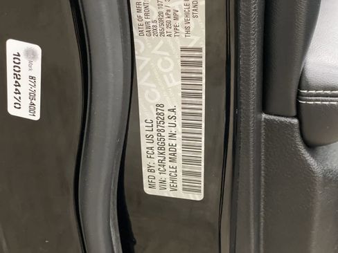 Used 2023 Jeep Grand Cherokee L Limited w/ Luxury Tech Group II AWD/4WD image 29