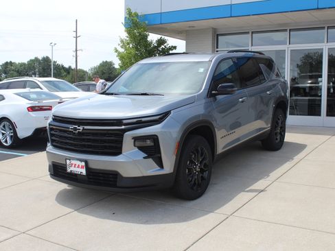 New 2026 Chevrolet Traverse LT w/ Midnight/Sport Edition AWD/4WD image 7