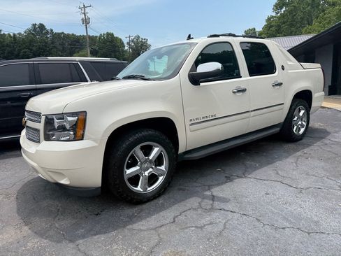Used 2013 Chevrolet Avalanche LTZ AWD/4WD image 5
