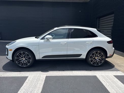 Certified 2026 Porsche Macan AWD/4WD image 2