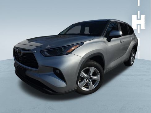 Used 2024 Toyota Highlander LE image 1