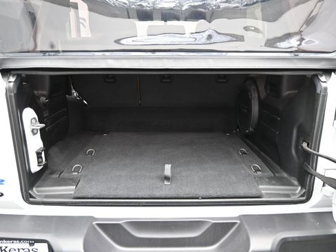 Used 2022 Jeep Wrangler Unlimited Sahara image 18