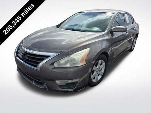 Used 2013 Nissan Altima 2.5 S image 2