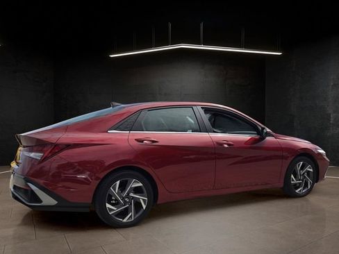Used 2025 Hyundai Elantra Limited FWD image 7