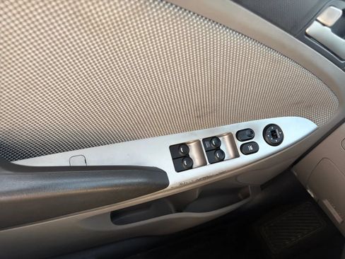 Used 2013 Hyundai Accent GS FWD image 17