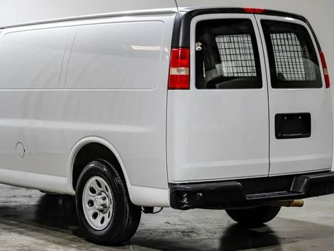 Used 2009 Chevrolet Express 1500 image 23