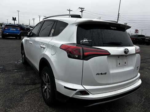 Used 2018 Toyota RAV4 XLE image 2