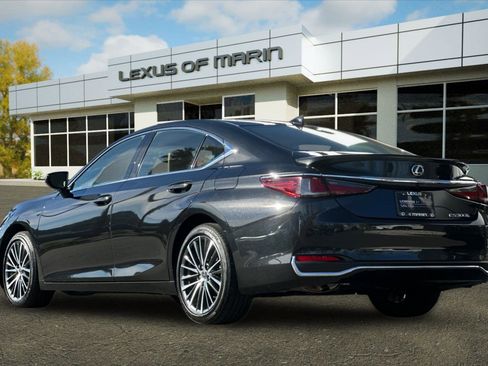 Used 2025 Lexus ES 300h w/ Premium Package image 3