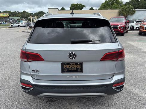 Used 2023 Volkswagen Taos SE w/ Panoramic Sunroof Package FWD image 7