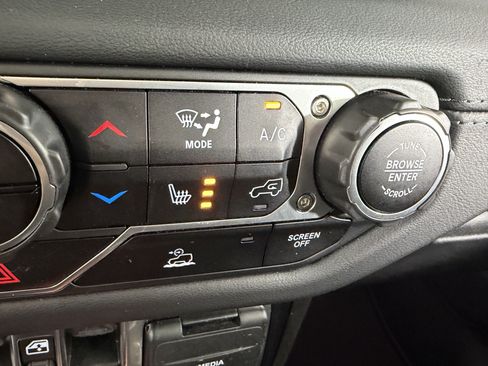 Used 2024 Jeep Wrangler Unlimited Sahara AWD/4WD image 24