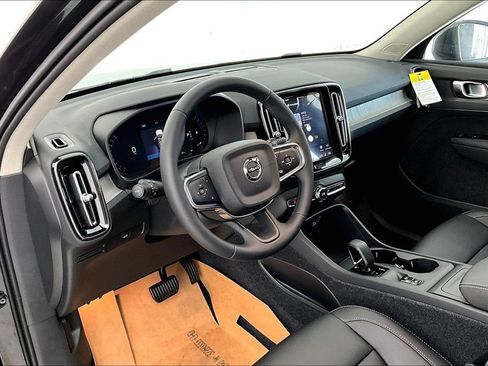 New 2026 Volvo XC40 B5 Core w/ Protection Package Premier AWD/4WD image 19