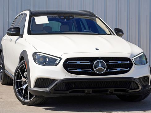Used 2022 Mercedes-Benz E 450 4MATIC All-Terrain Wagon image 4