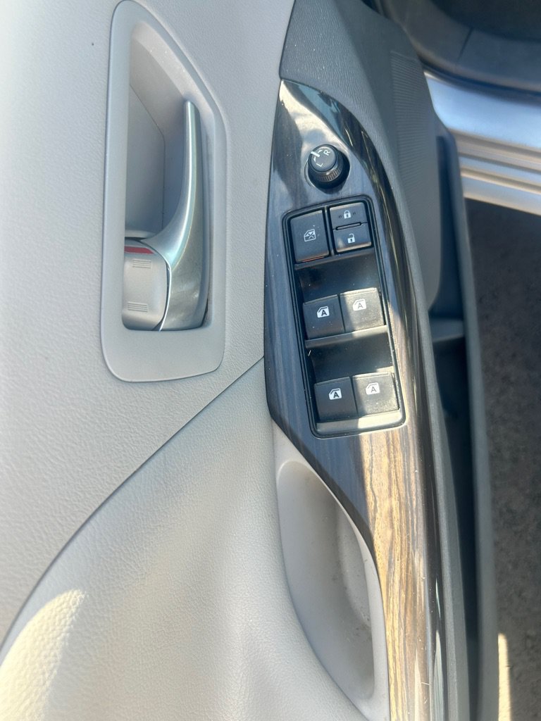 Used 2015 Toyota Sienna XLE Premium FWD image 6