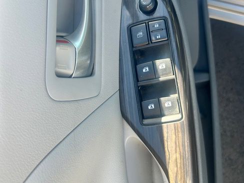 Used 2015 Toyota Sienna XLE Premium image 6