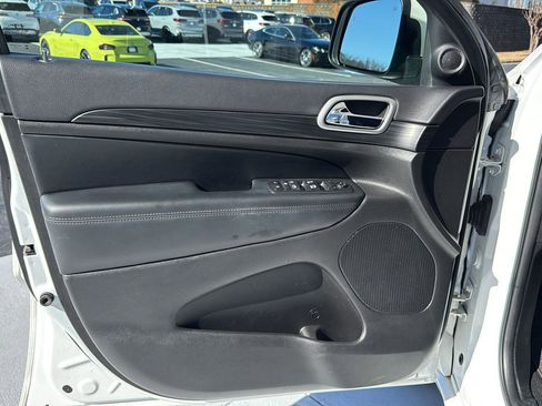 Used 2019 Jeep Grand Cherokee Altitude image 14