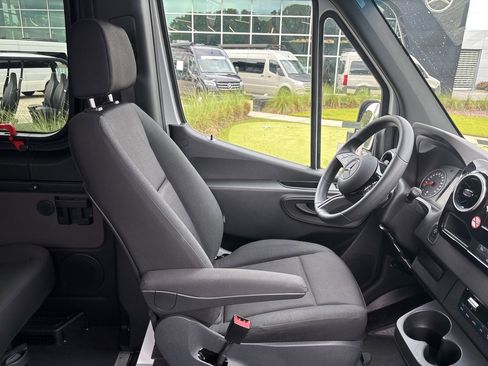 Used 2025 Mercedes-Benz Sprinter 2500 image 44