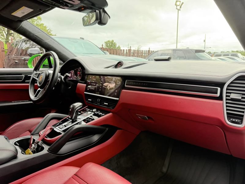 Used 2023 Porsche Cayenne GTS AWD/4WD image 33